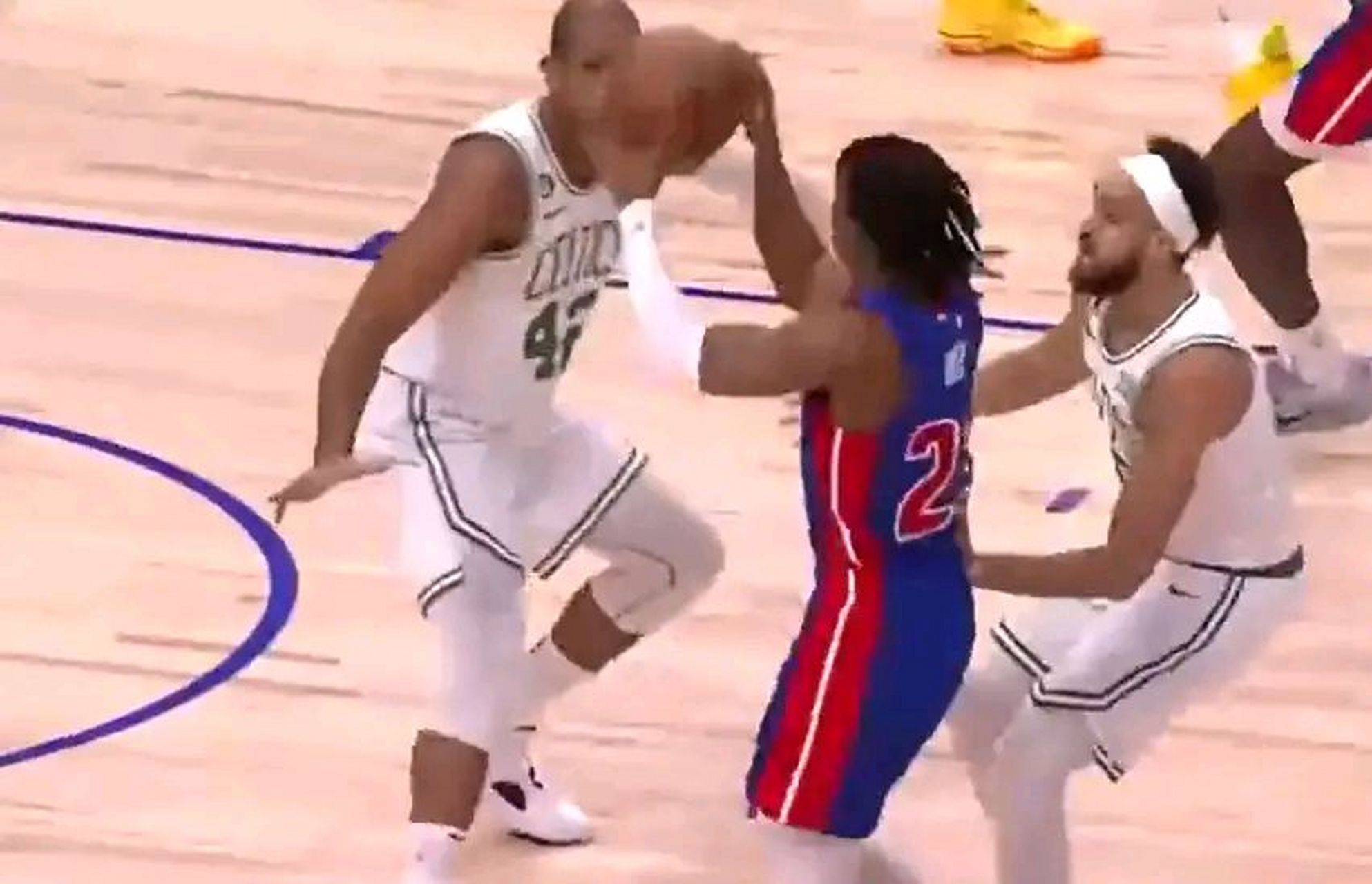 山东队轻取深圳队,塔图姆扛起全队 山东队轻取深圳队,塔图姆扛起全队