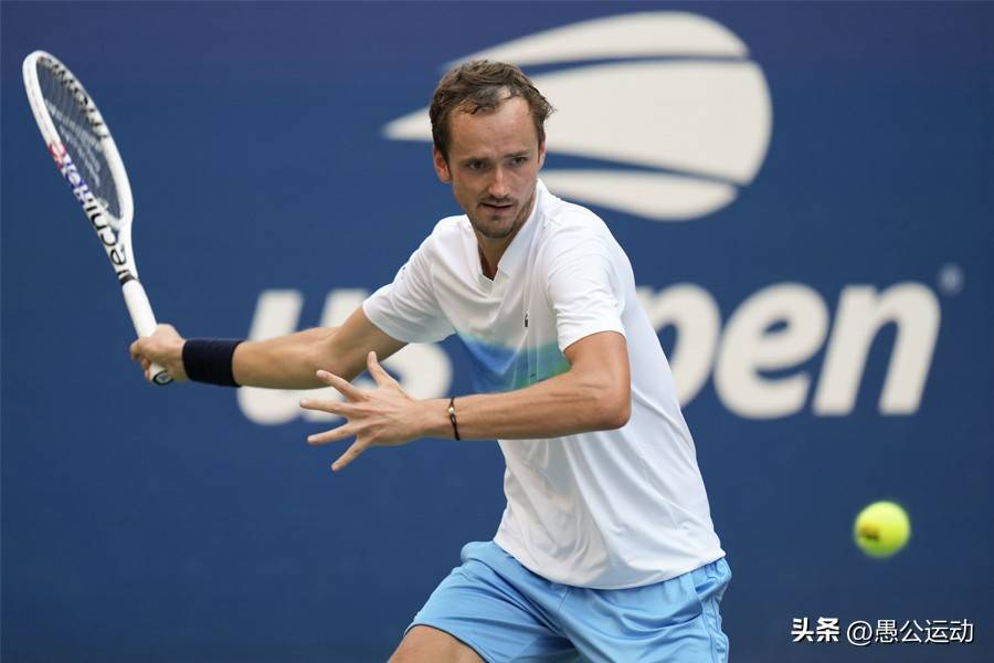 温网鏖战拉沃尔杯,梅德韦杰夫点燃赛场 温网鏖战拉沃尔杯,梅德韦杰夫点燃赛场