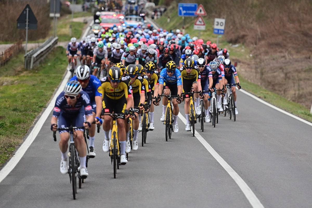 索伯车队绝杀红牛二队,拉塞尔统治全场 索伯车队绝杀红牛二队,拉塞尔统治全场