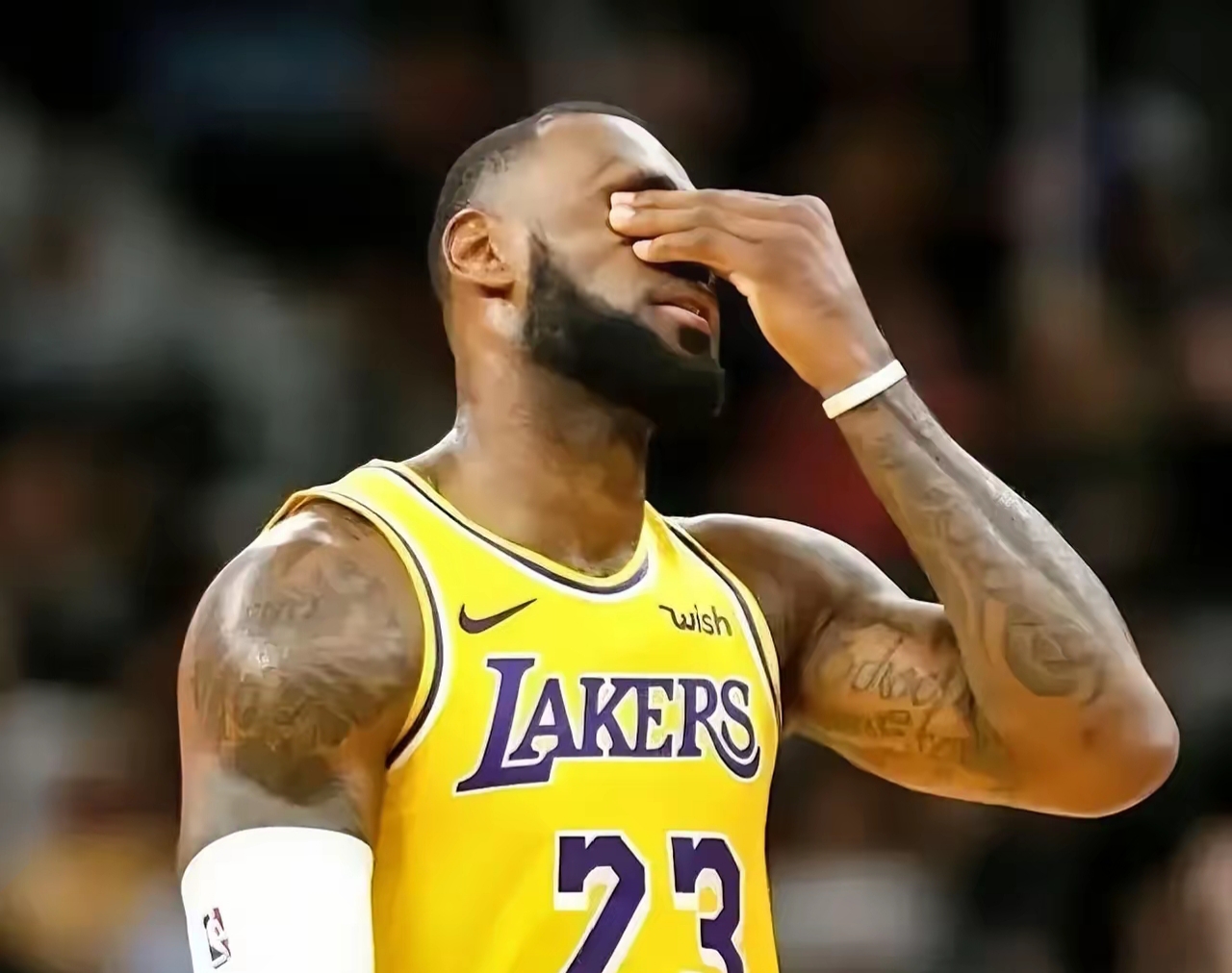 掘金横扫湖人，伦纳德状态火热