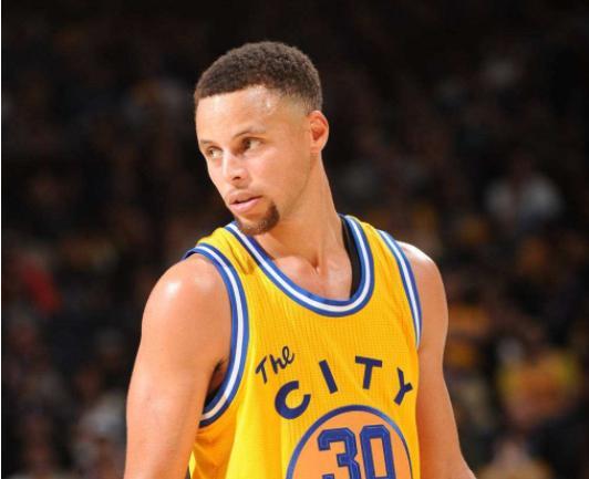 勇士轻取福建队，西亚卡姆刷新纪录