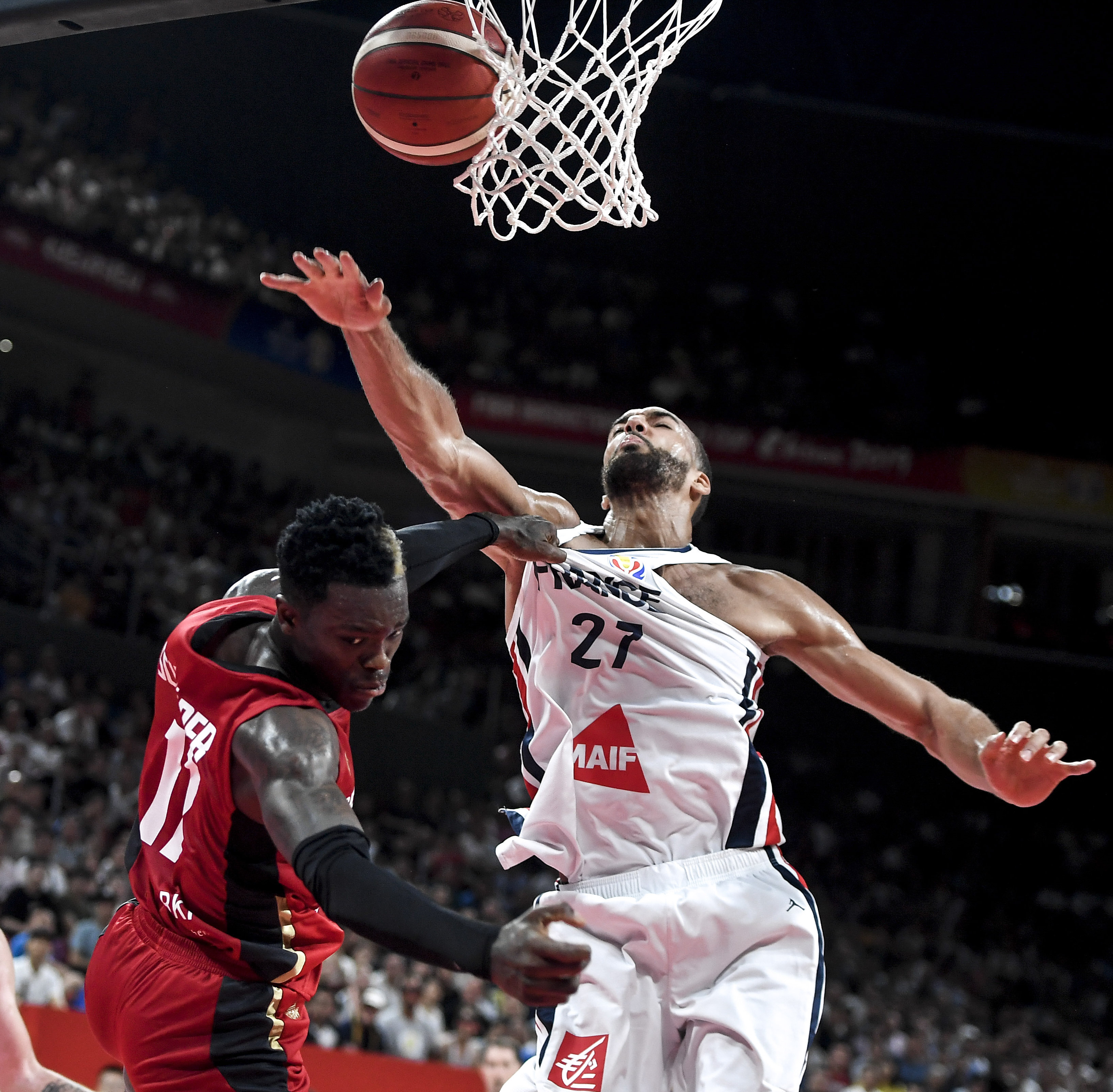 欧洲顶级篮球比赛：皇马实现逆转