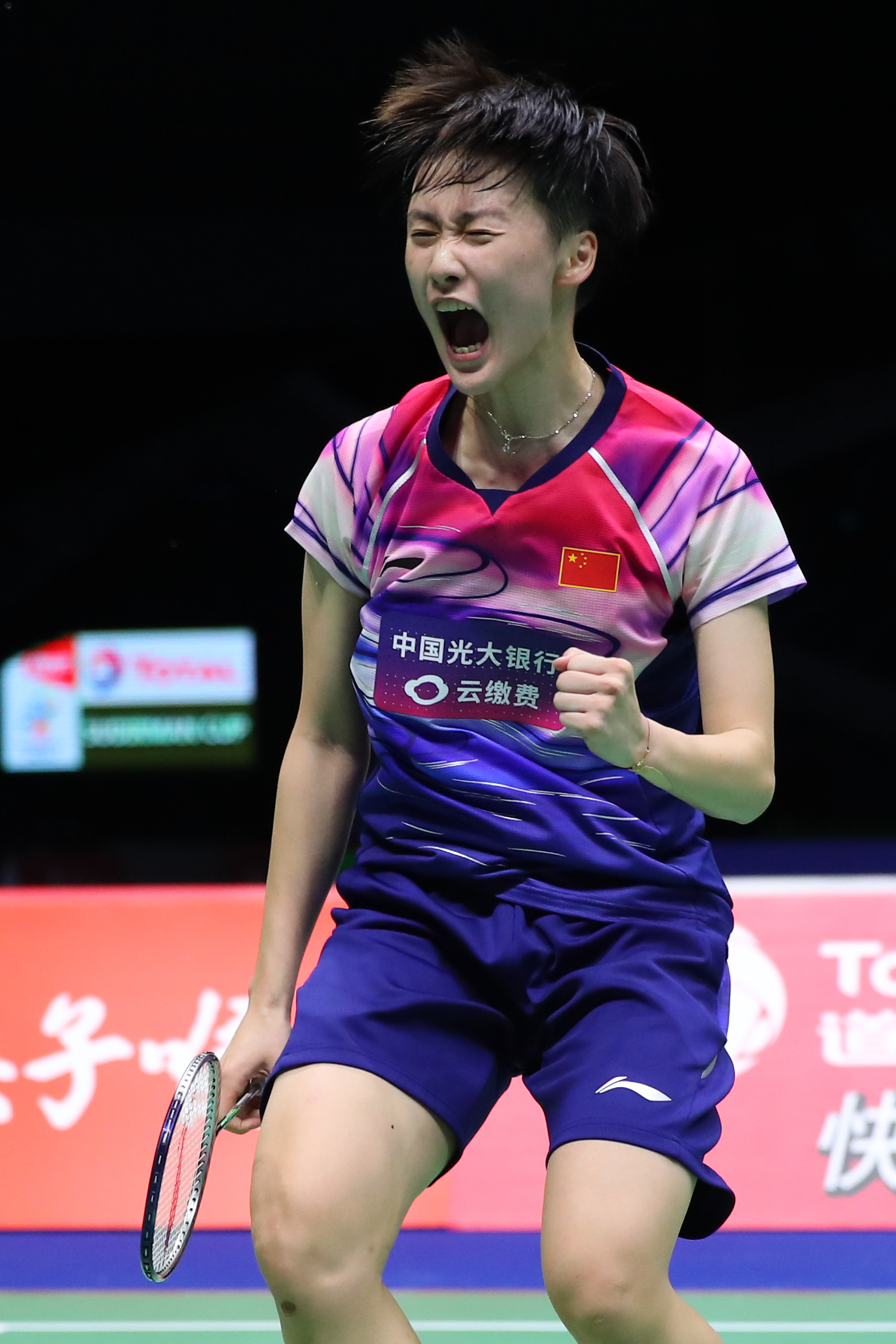 中国羽毛球队碾压英格兰羽毛球队，谌龙完成帽子戏法