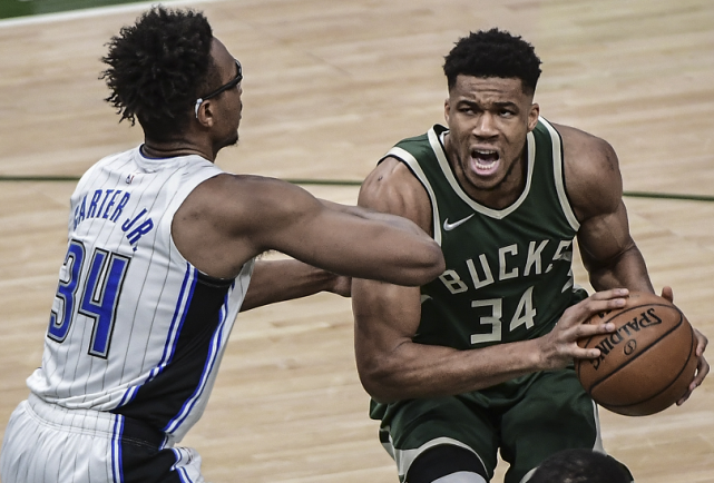 雄鹿横扫猛龙，保持不败势头