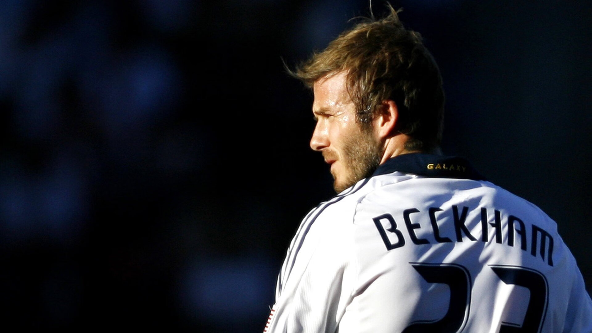 当东方巨龙点燃赛场，中国队完胜英格兰，张本智和的另类火花