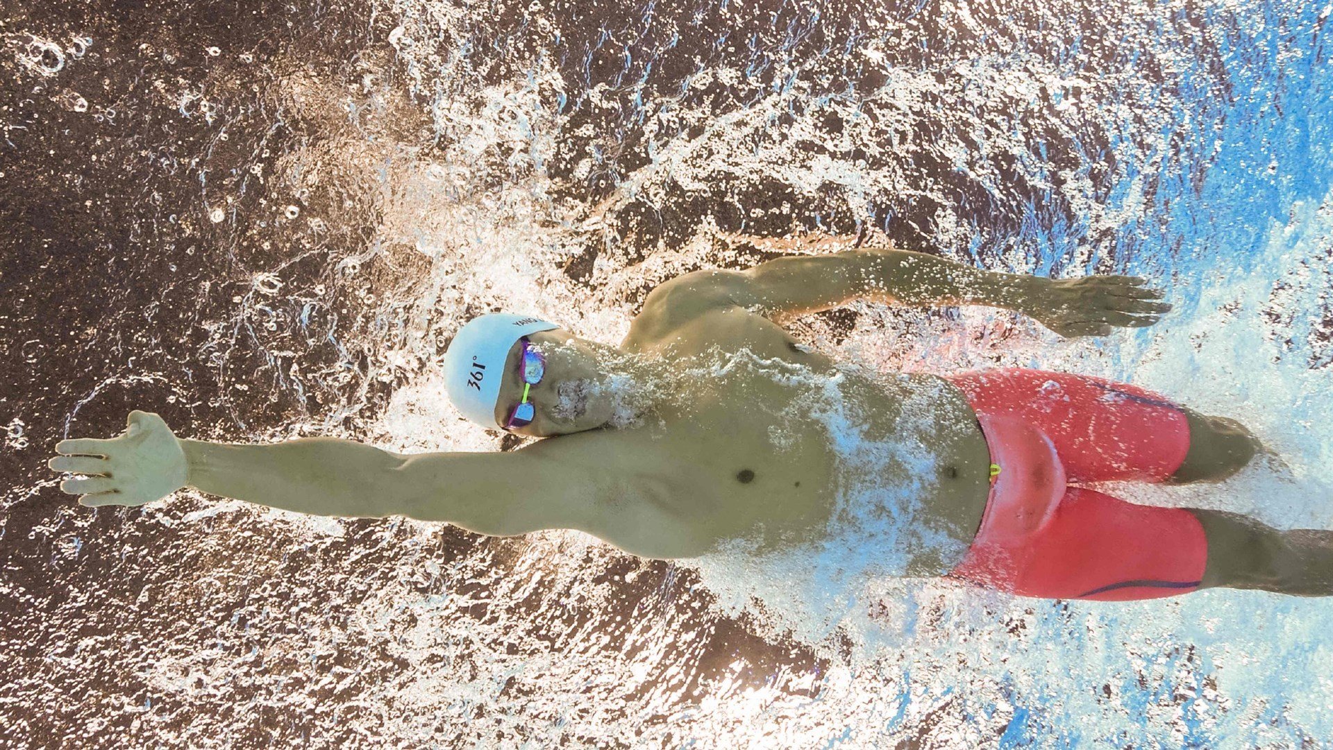 逆流而上,红牛二队如何以弱胜强,佩雷兹带队逆转雷诺